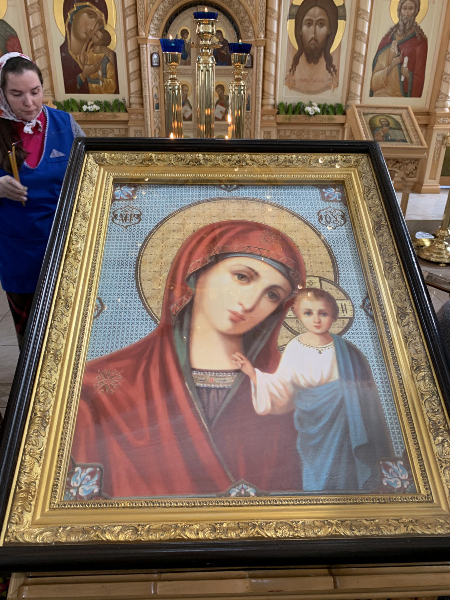 Пребывание в храме Чудотворного Образа Вратарной иконы Казанской Божией Матери