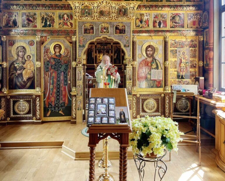 В день памяти преподобного Сергия Радонежского Святейший Патриарх Кирилл совершил Божественную литургию